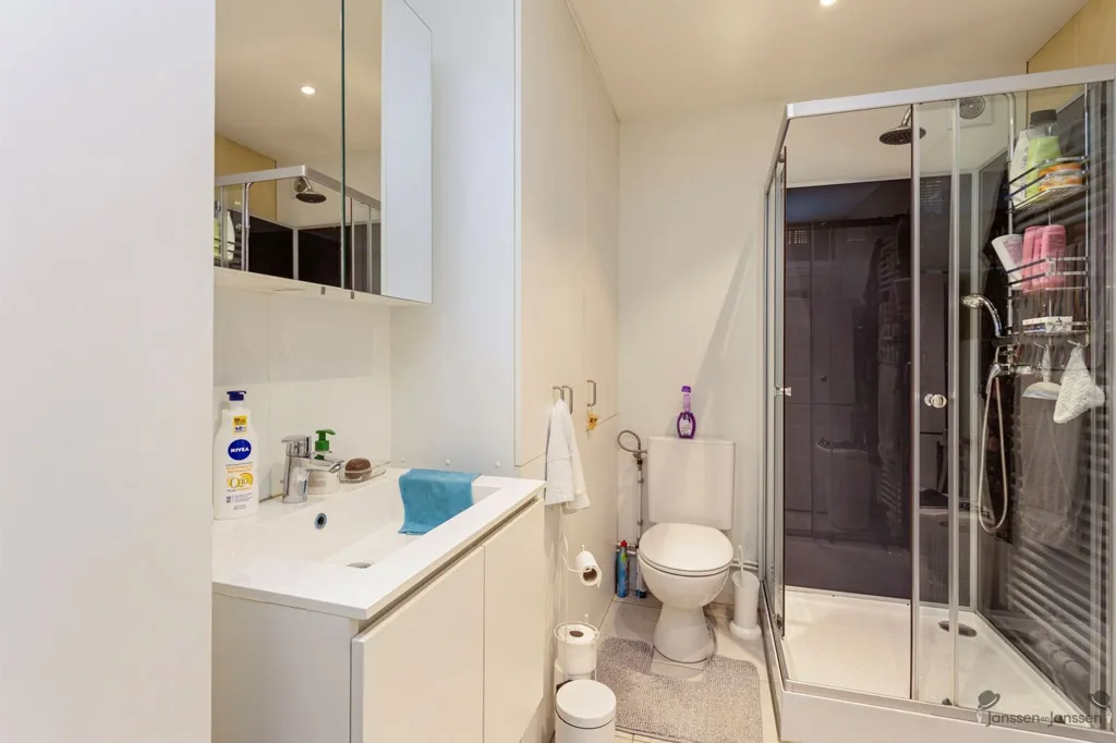 Salles de bain - Maison de 7 Chambres Centrale à Hoboken