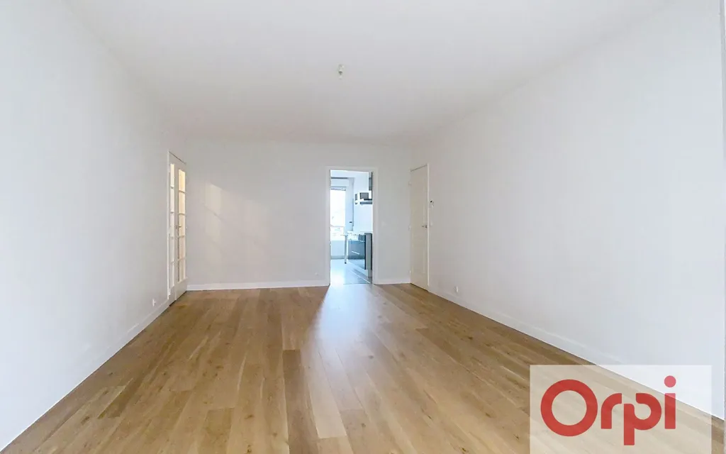 Pièces - Appartement Traversant avec Balcon à Issy-les-Moulineaux