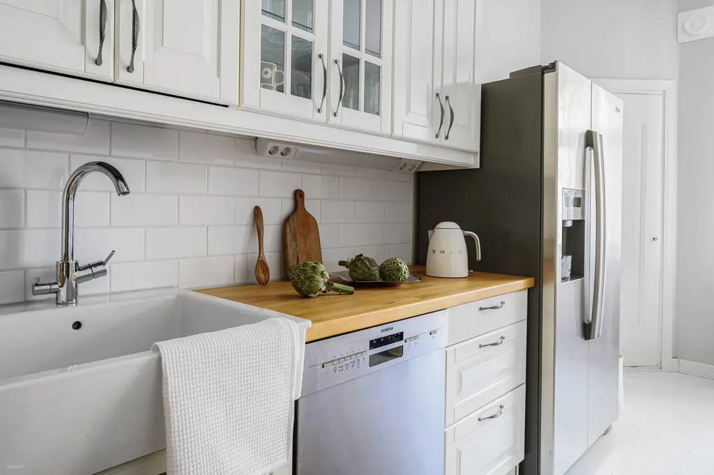 Cuisine - Bright Apartment with High Ceilings in Etu-Töölö