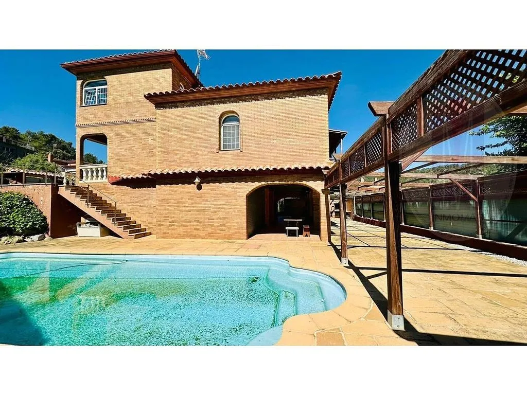Piscina - Rustic House with Pool and Terrace in Begues