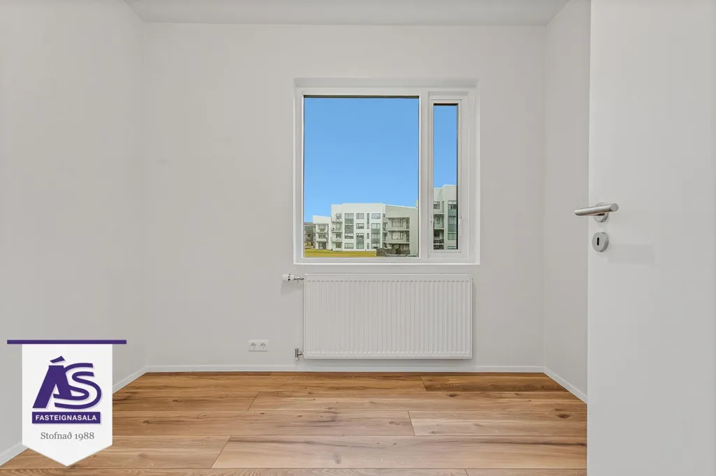Stanze - New 2-4 Bed Apartments with Elevator in Skarðshlíð