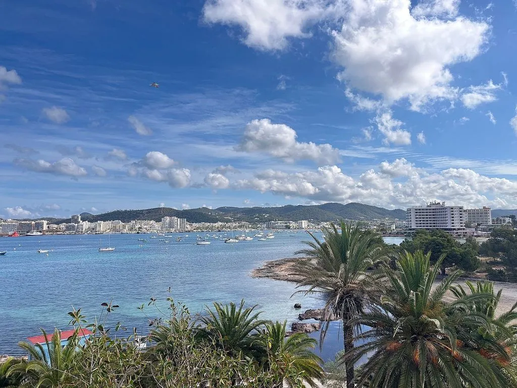 Apartment with Sea View and Pool in Cala de Bou