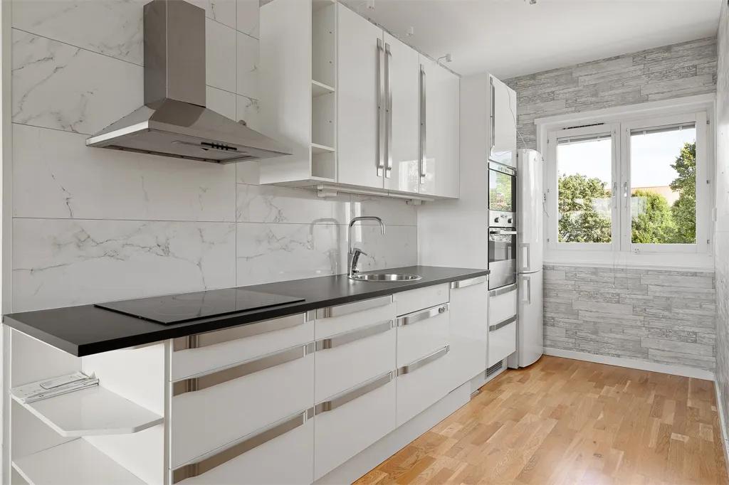 Köök - Bright Two-Bedroom Flat with South-Facing Balcony in Katrineholm