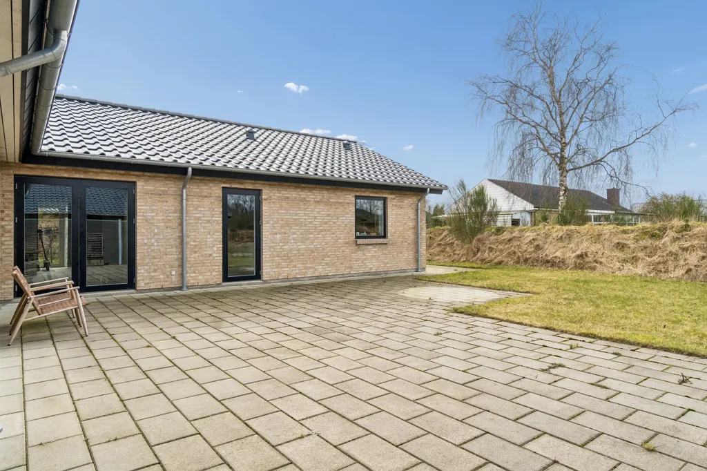 Välivaade - Contemporary Villa with Terrace in Brande