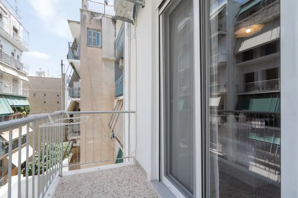 Rõdu - City View Flat with Solar Panels in Athens