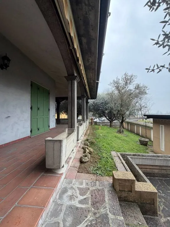 Terrasse - Luxury Villa with Garden in Verolavecchia