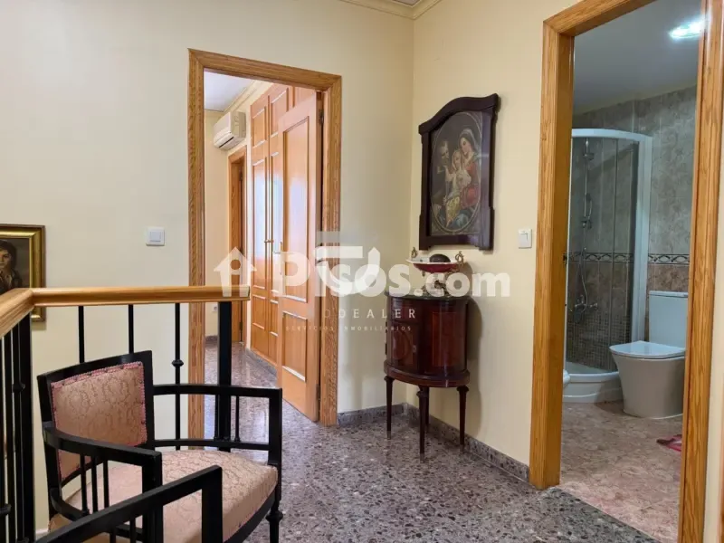 Esik - Terraced House with Private Garage in Daimus
