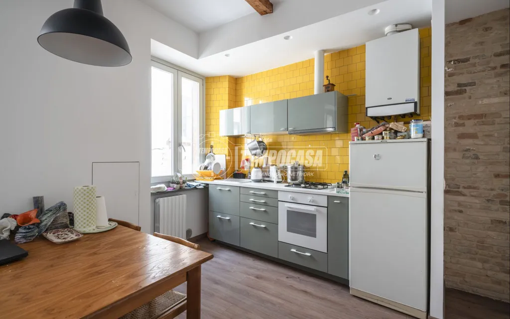 Köök - Rustic Apartment with Frescoed Ceilings in Macerata
