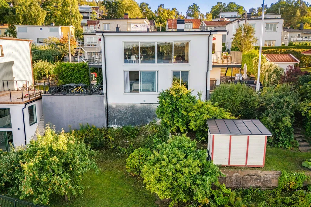 Garden - Modern Apartment with Mälaren View in Mälarhöjden