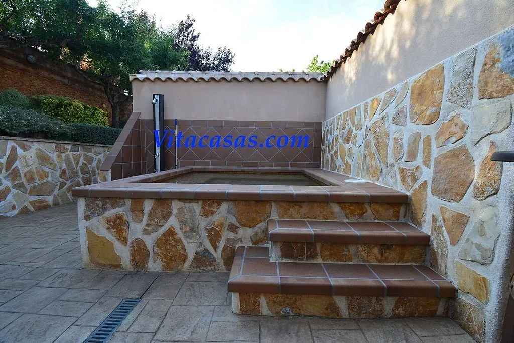 Bassein - Rustic Chalet with Pool in Robledillo de Mohernando