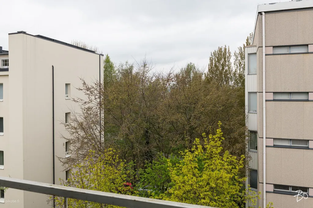 Balcon - End-Unit Apartment with Balcony in Armonkallio, Tampere