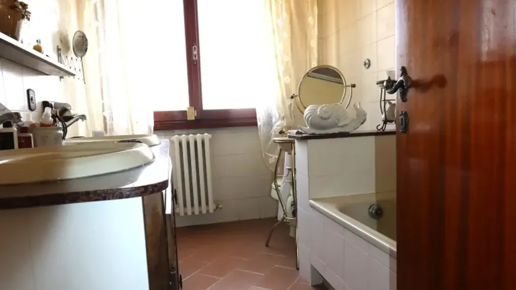 Salles de bain - Trifamiliare Villa with Garden in Montevarchi