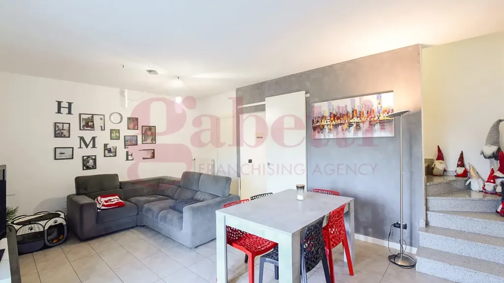 Elutuba - Modern Villa with Garden in Cantù