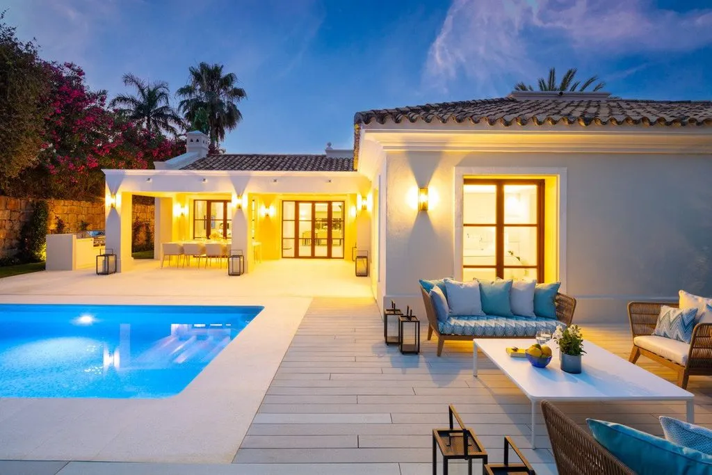 Piscine - Luxury Villa with Pool and Mountain View in Marbella