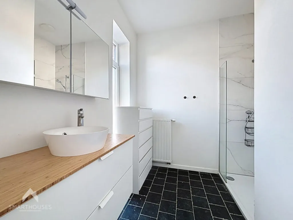 Salles de bain - Maison Énergétique avec Terrasse à Ieper