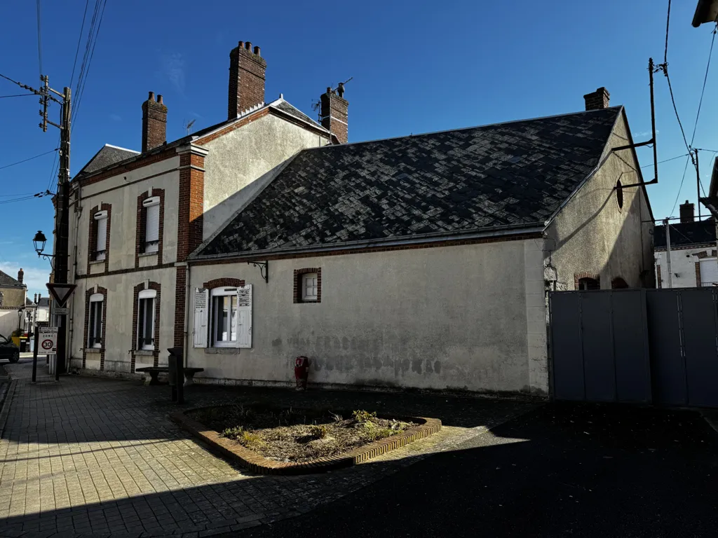 Exterior - 3-Unit Apartment Building in Voves