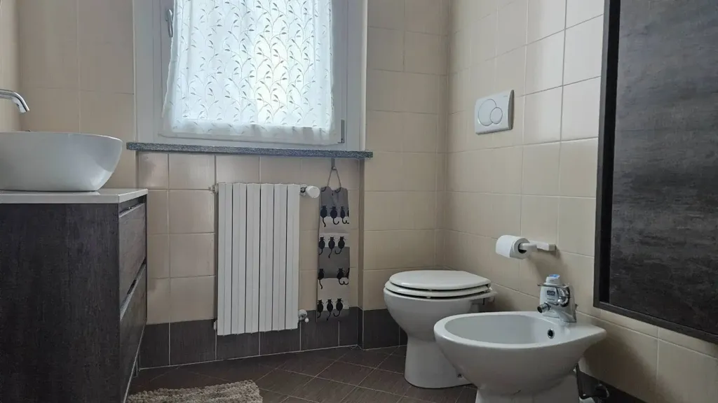 Salles de bain - Bifamiliare Villa with Pool in Oleggio
