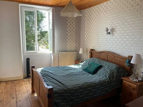 Chambres - Maison avec Dépendances et Terrain à Luxé