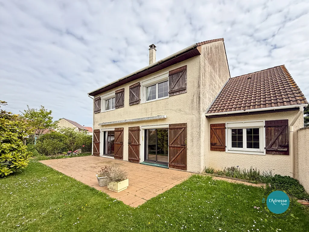 Extérieur - Maison aux Beaux Volumes avec Jardin à La Ferté-Alais