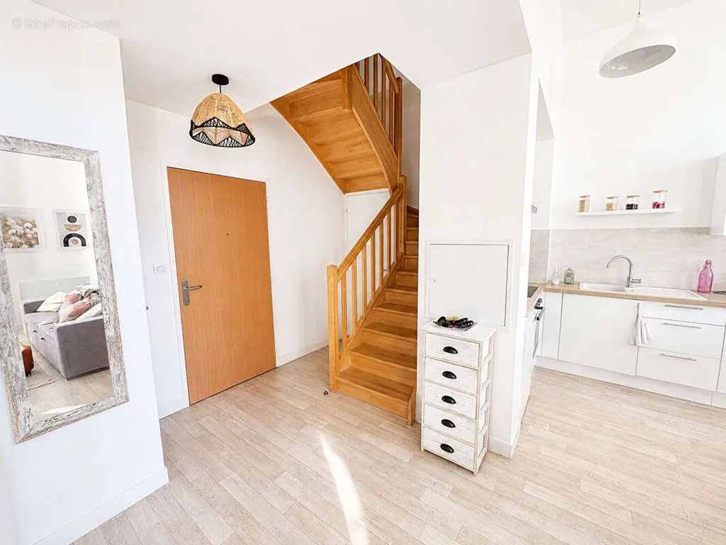 Esik - Duplex with Cathedral Ceiling in Poitiers