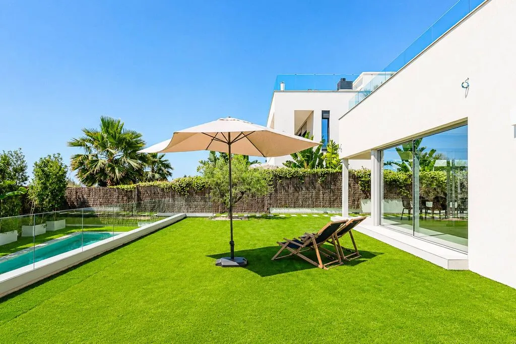 Piscine - Luxury Detached House with Rooftop Terrace in Sitges