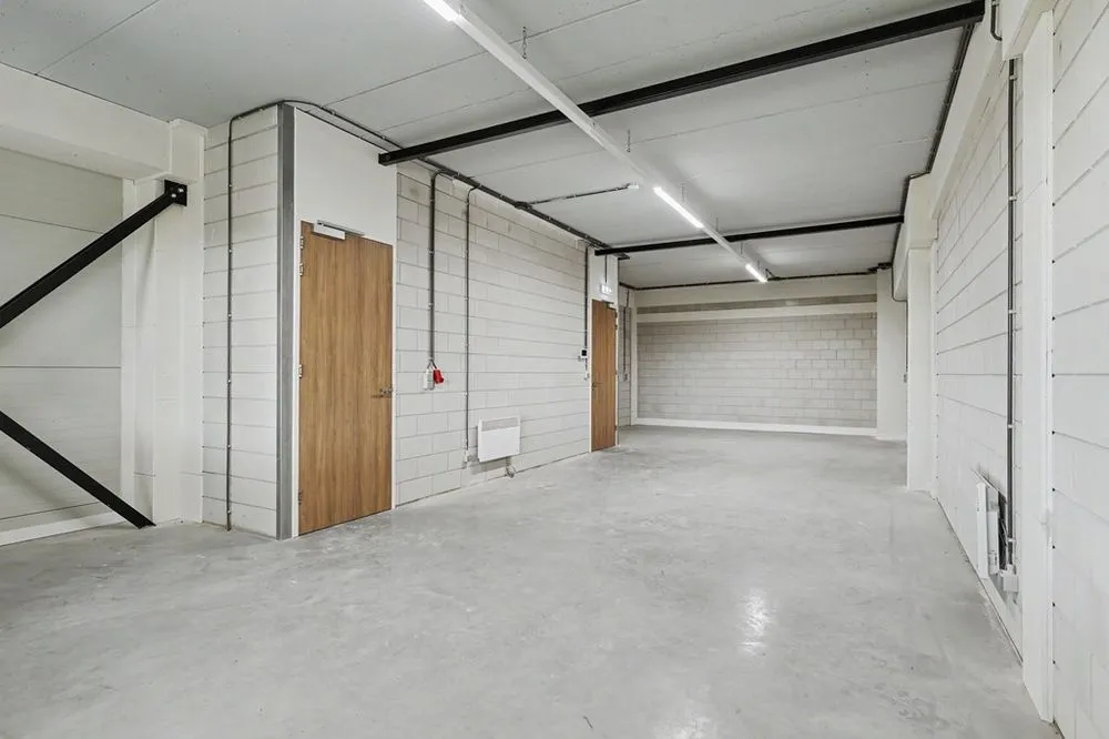 Garage - Modern Business Unit with A++++ Energy Rating in Numansdorp