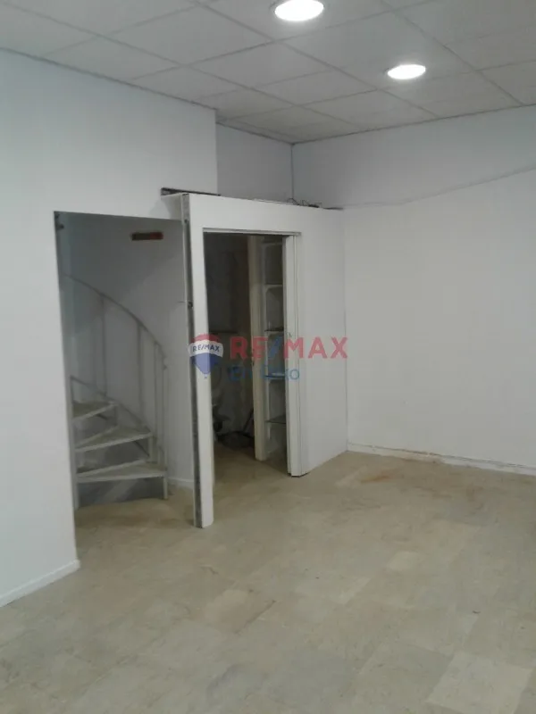 Stanze - Office Space with Marble Floors in Marousi
