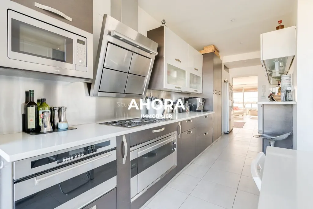 Kitchen - Luxury Apartment with Sea View in Marseille