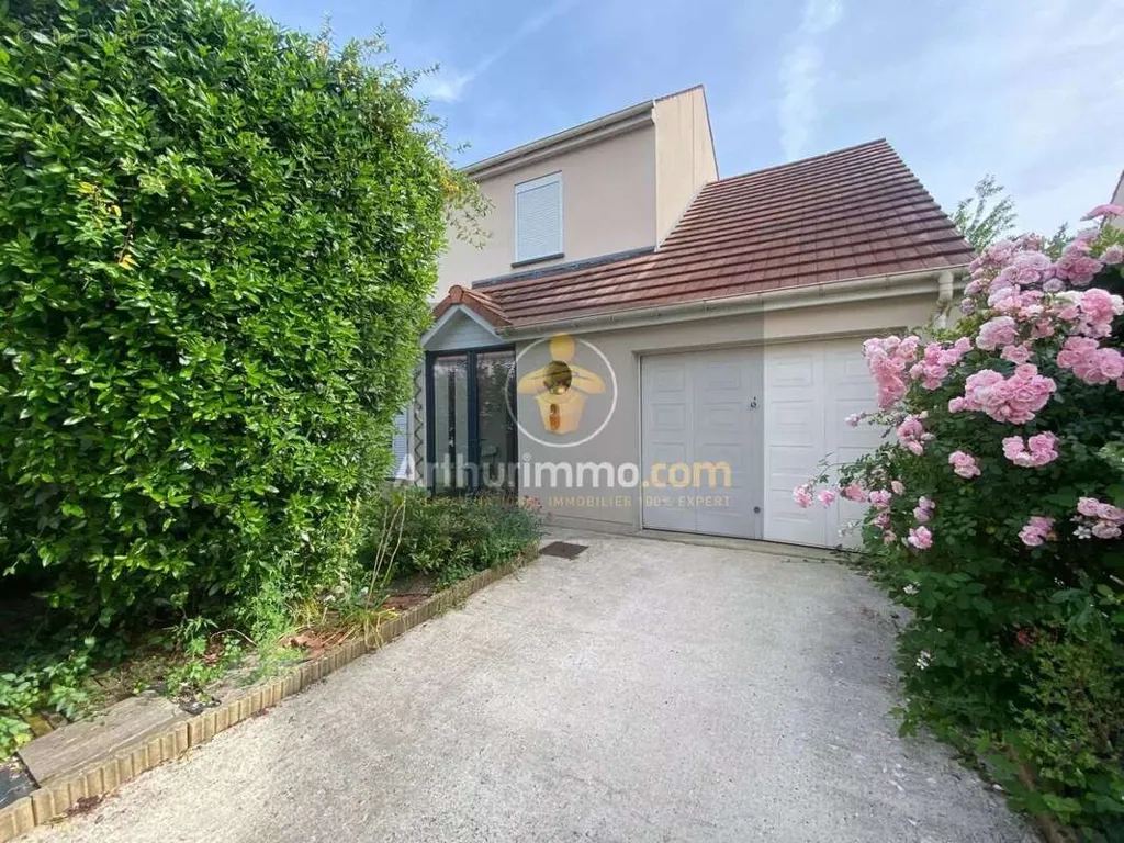 Välivaade - Charming House with Terrace in Brie-Comte-Robert