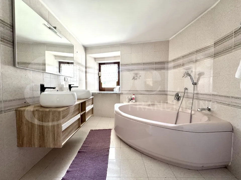 Bathrooms - Rustic House with Garden in Giaveno