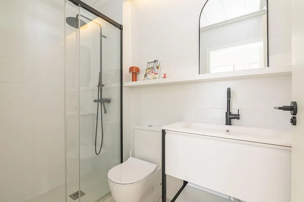 Bathrooms - Semi-New Flat with Pool in El Travaló, Elche