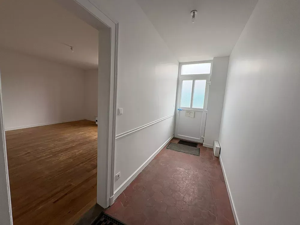Pièces - Maison Rénovée avec Cour à Gravigny