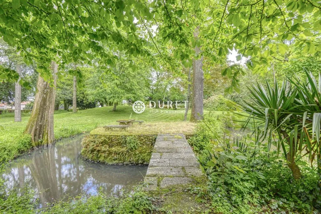 Jardin - Maison de Luxe avec Parc Boisé à Cugand