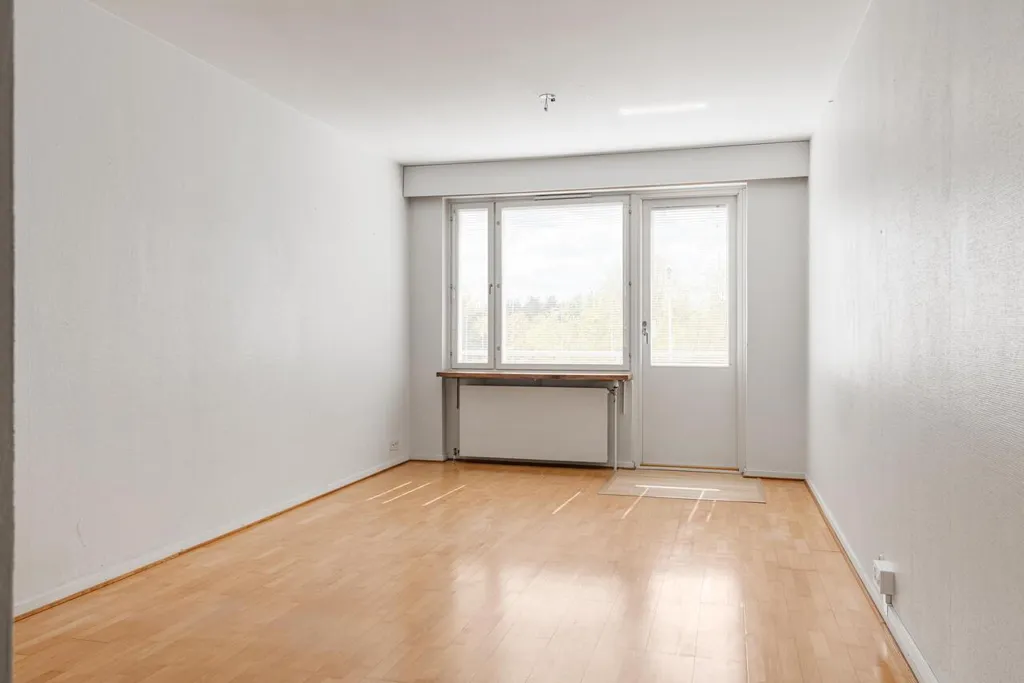 Pièces - 2-Bedroom Apartment with Balcony in Helsinki