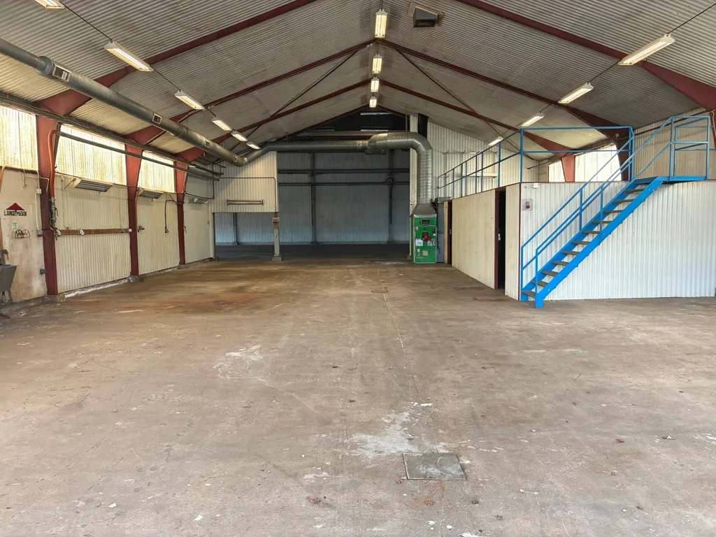 Toad - Industrial Property with Large Hall in Central Hörby