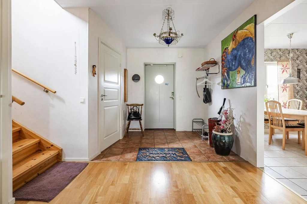 Esik - 1½-Storey Villa with Spa in Eskilstuna