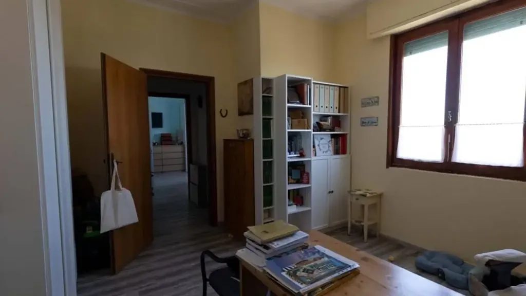 Bureau - Panoramic Apartment with Balcony in Gambassi Terme