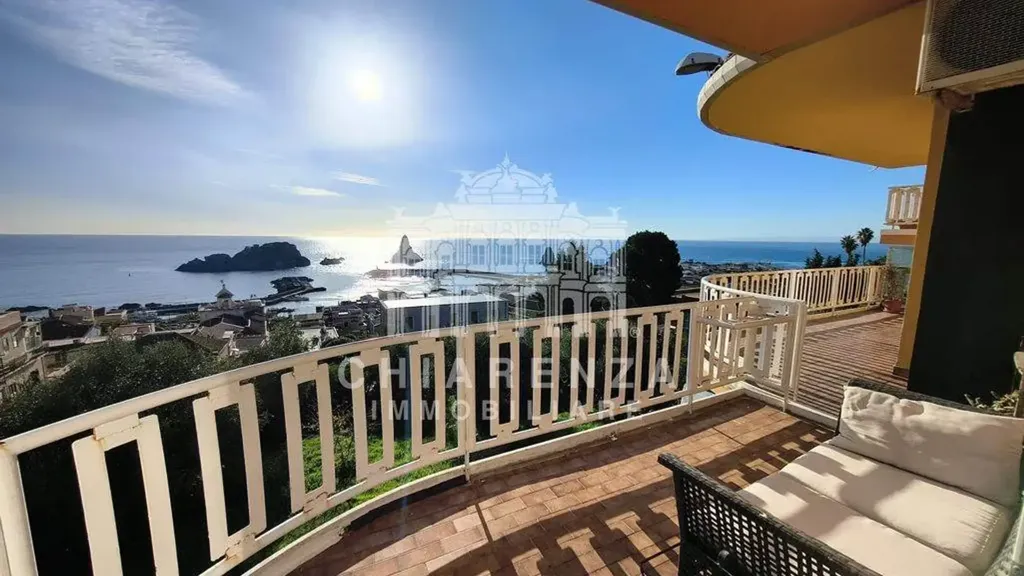 Rõdu - Panoramic Apartment with Terraces in Aci Castello