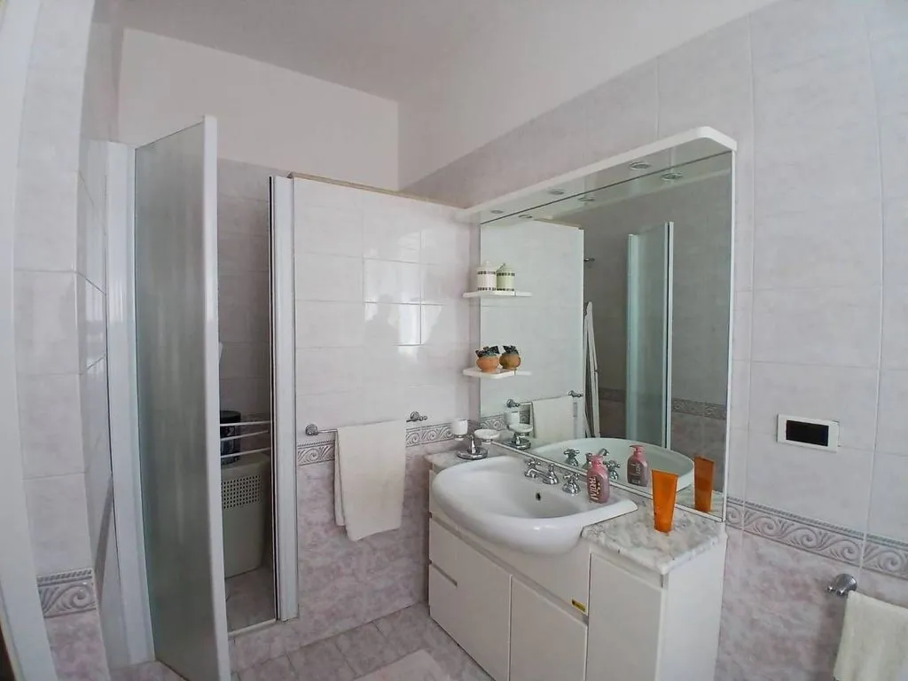 Salles de bain - Luxury Penthouse with Panoramic Views in Civitanova Marche