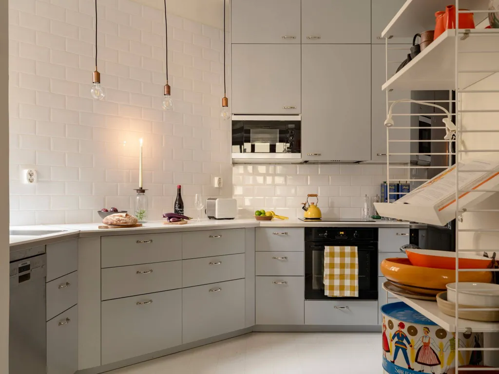 Köök - Charming Two-Bedroom with South-Facing Balcony in Söder