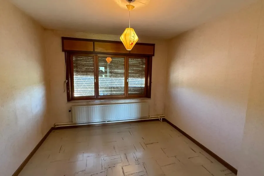Rooms - Renovatable House with Garden in Baal