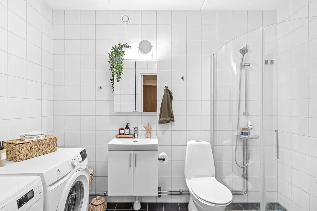 Salles de bain - Modern Flat with 20 m² Balcony in Uppsala
