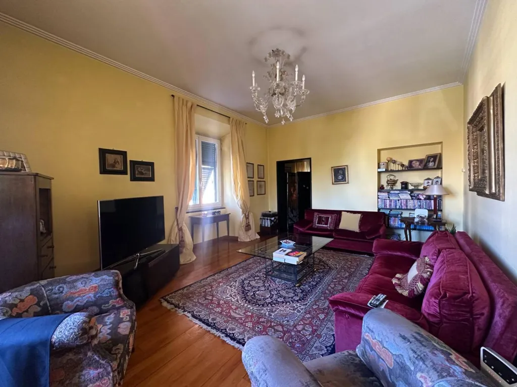 Elutuba - Luxury Apartment with Piazza Corvetto View in Genoa