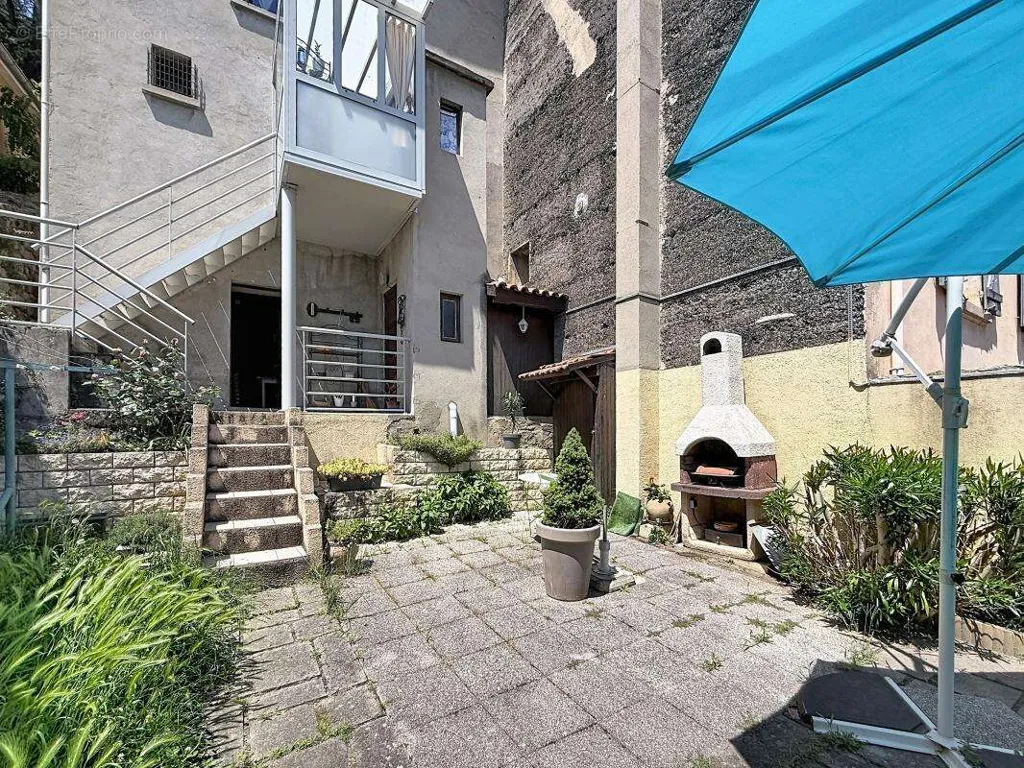 Aed - Triplex with Courtyard in Grigny Centre