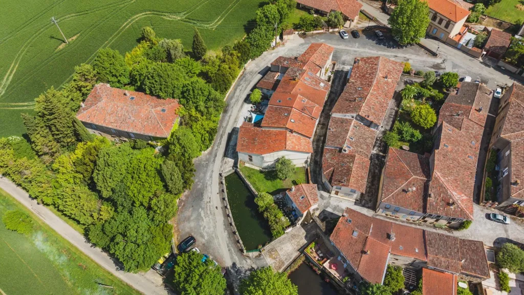 Õhuvaade - Refurbished House with Hangar in Le Vaux
