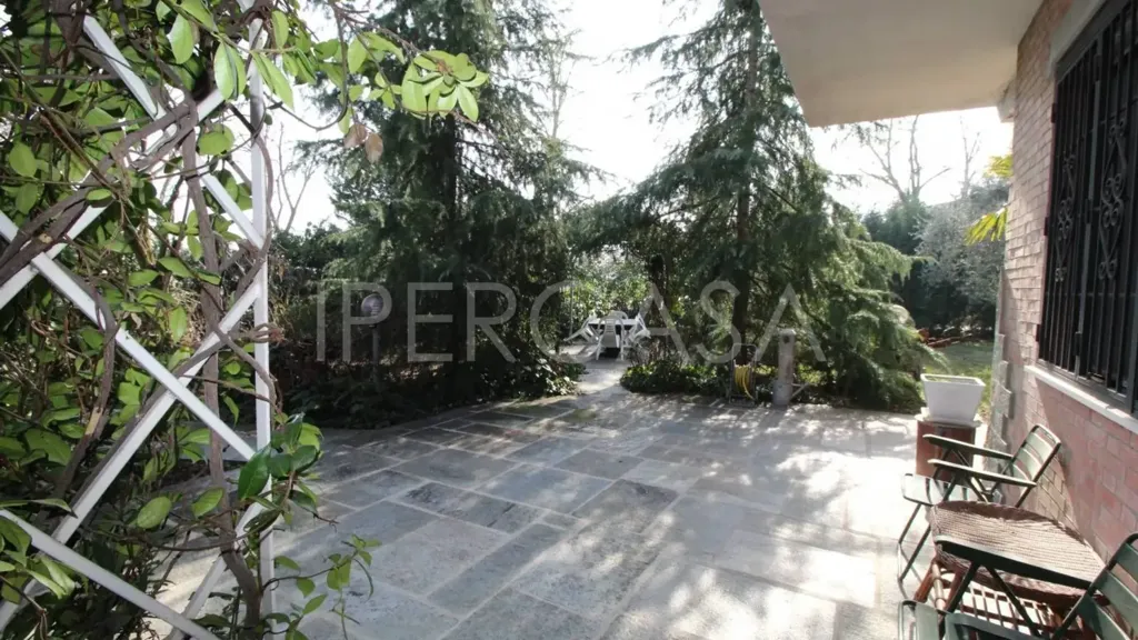 Terrasse - Rustic Villa with Dual Units in Formigine