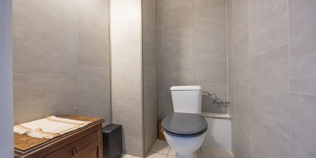 Bathrooms - Bright Apartment with Central Location in Ostend