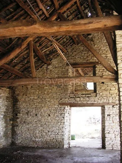 Rooms - Rustic Stone Casale with Cultivable Land in Murazzano