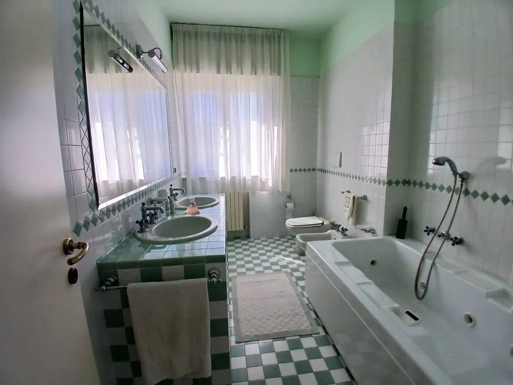 Salles de bain - Luxury Penthouse with Panoramic Views in Civitanova Marche