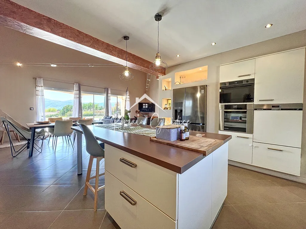 Köök - Villa with Impressive View in Millau